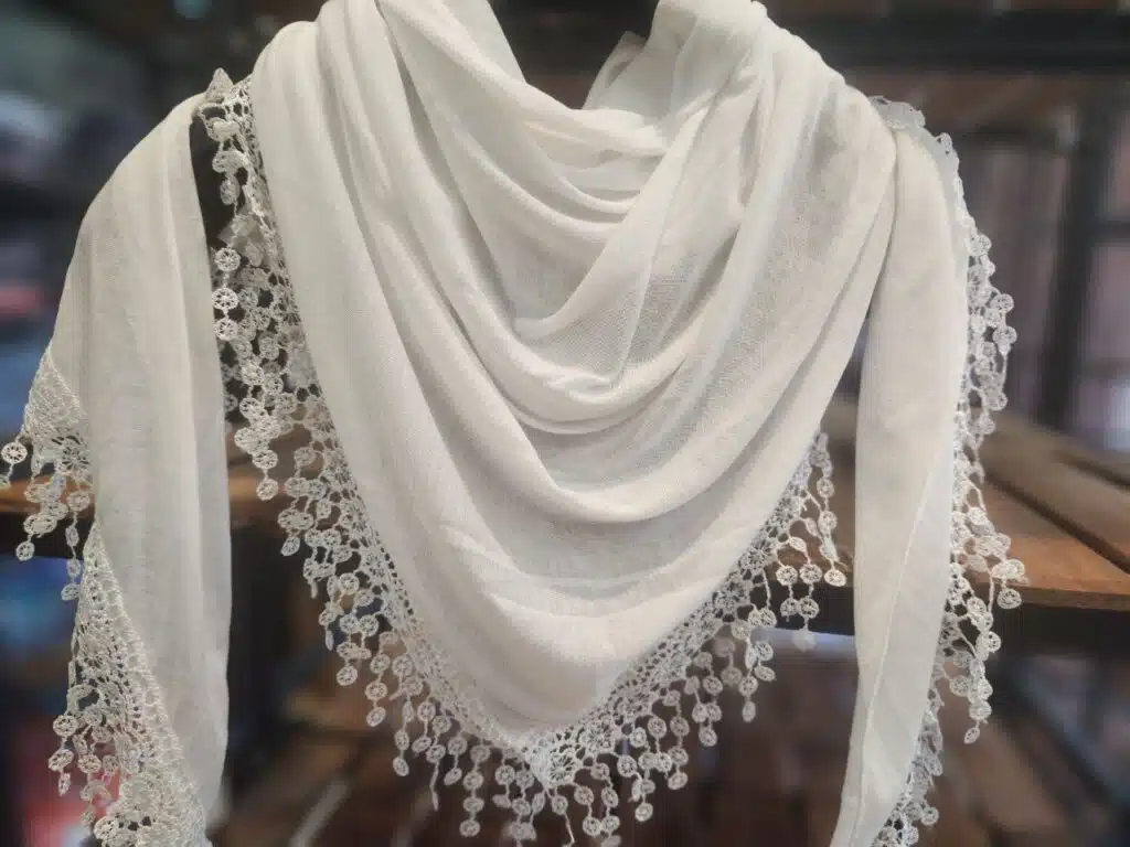روسری نخی لبه قلاب بافی گیپوری برند آی ام آلمان I am 096744-1 مرچموند